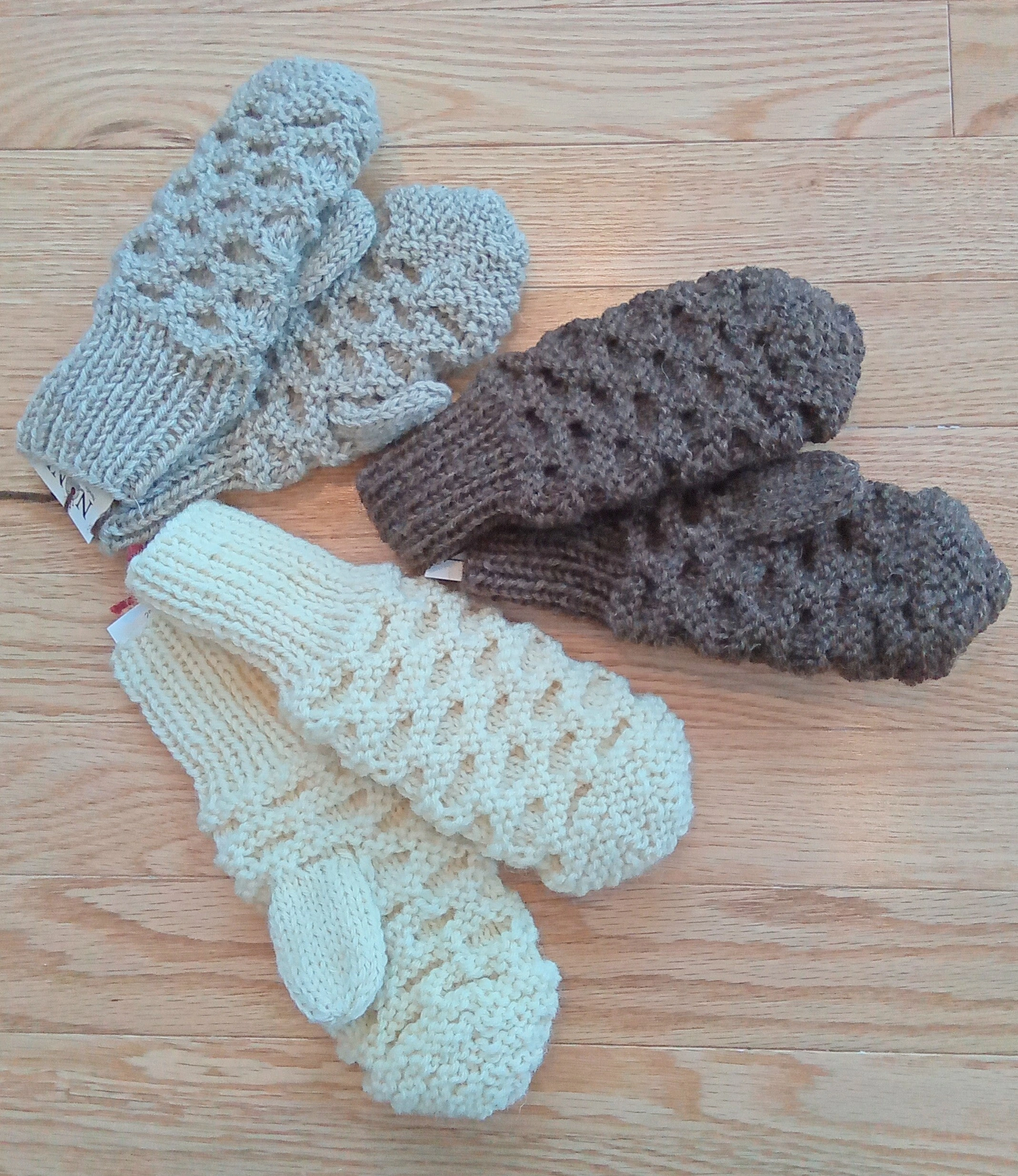 Bubble Bliss Mitts: Melt Away Chill with Silky Soft Comfort!